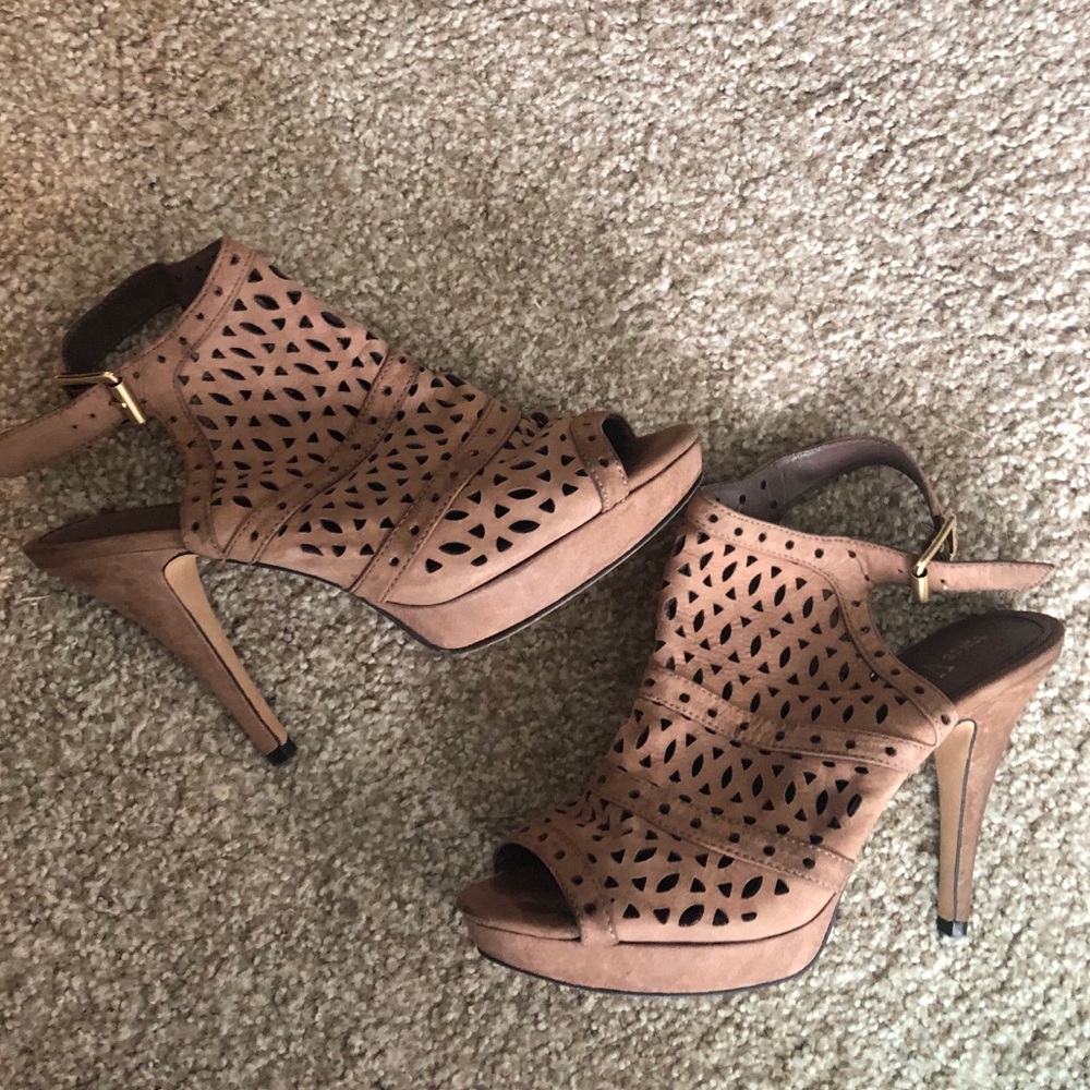 VINCE CAMUTO brown size 8 leather lined heels